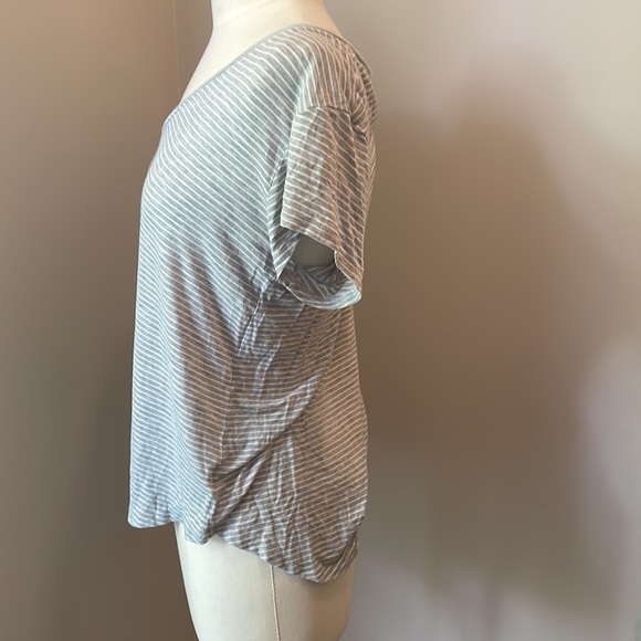 American Eagle Favorite Tee Stripped V Neck - Picture 2 of 4